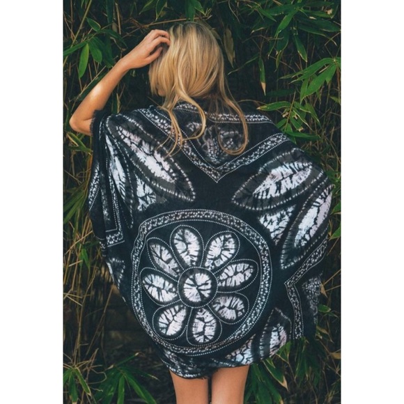 ❗️CLEARANCE❗️Black Mandala Kimono One Size - Picture 3 of 3